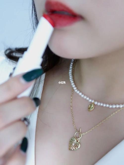 送老婆口红好还是项链好,,200左右买项链好还是口红好?