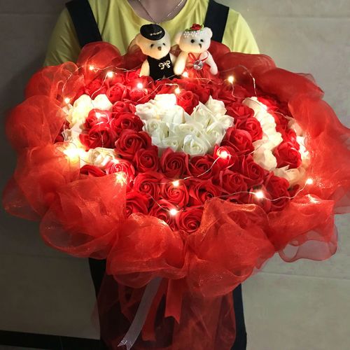 玫瑰花送老婆合适吗,玫瑰花送老婆合适吗女生,我们结婚3年了,自己的老婆情人节收别人送的玫瑰花代表什么?