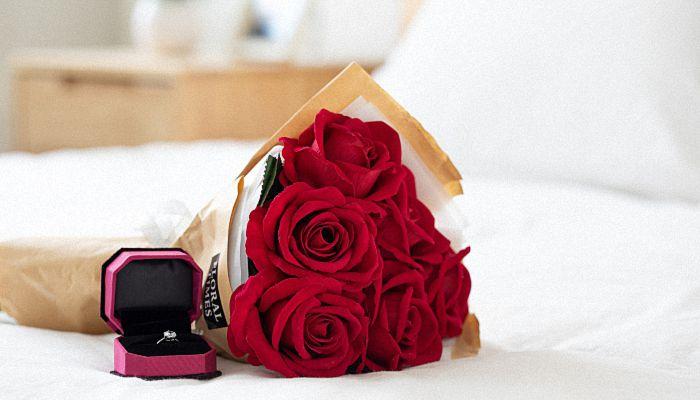 结婚以后情人节送老婆,,老婆在和我闹离婚,情人节送什么礼物给她,送了还有意义吗?求解?