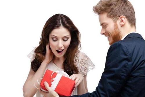 跟老婆吵架之后送礼物,跟老婆吵架之后送礼物好吗,与婚外情人吵架送口红能哄好吗?