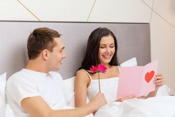 跟老婆吵架之后送礼物,,与婚外情人吵架送口红能哄好吗?