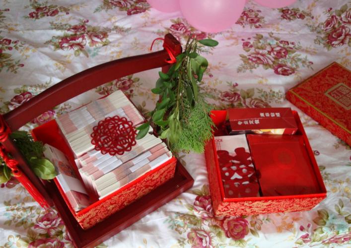 10块钱给老婆买礼物,10块钱给老婆买礼物合适吗,农村结婚男方要给女方拿10万彩礼多不多?