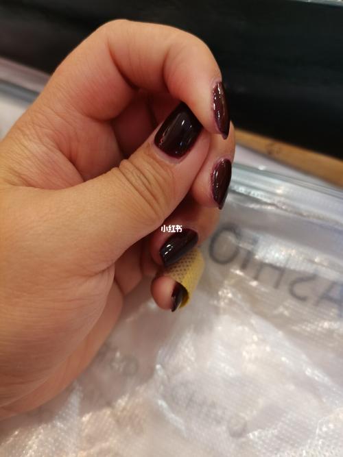 送老婆贵的礼物却生气了,,老婆过生日,送了一套美甲套装给她,但她很生气,不知是为什么。求高手指点?