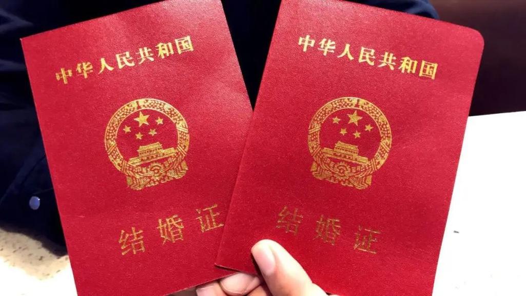 领结婚证适合送老婆的礼物,,和老婆领结婚证了,送个什么礼物好呢?