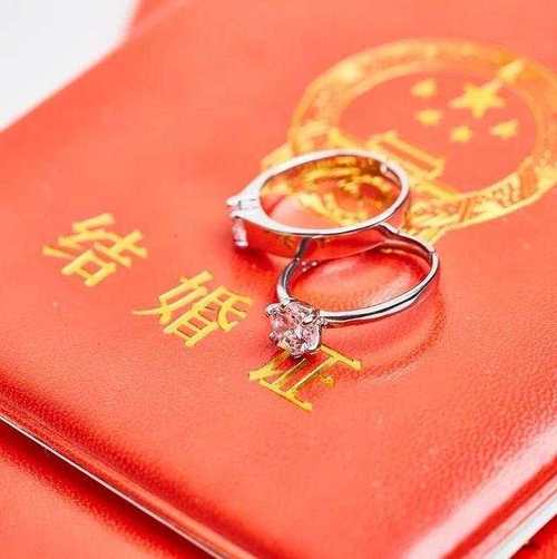 领结婚证适合送老婆的礼物,领结婚证适合送老婆的礼物有哪些,和老婆领结婚证了,送个什么礼物好呢?