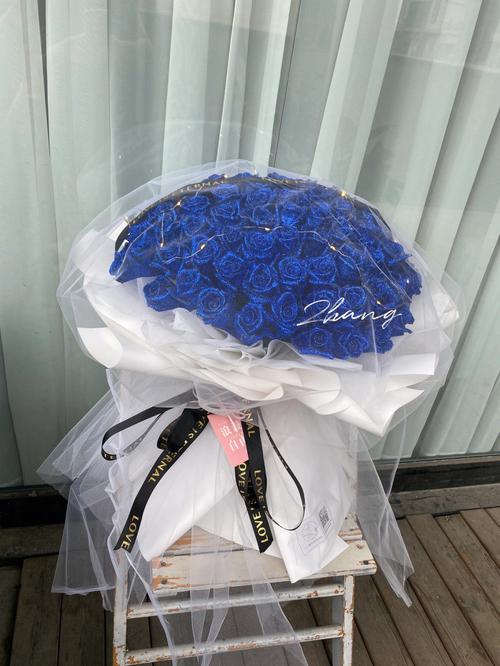 老婆生曰可以送蓝色妖姬吗,老婆生日可以送蓝色妖姬吗,送女性朋友几朵蓝色妖姬比较好?