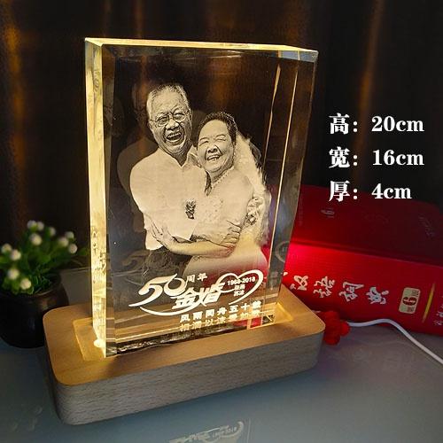 老公送五十岁老婆生日礼物,,女儿今年五十周岁,父母送什么礼品好。?