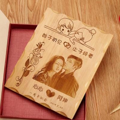 结婚一周年想给老婆买礼物，，结婚一周年纪念日送什么礼物给老婆呢？