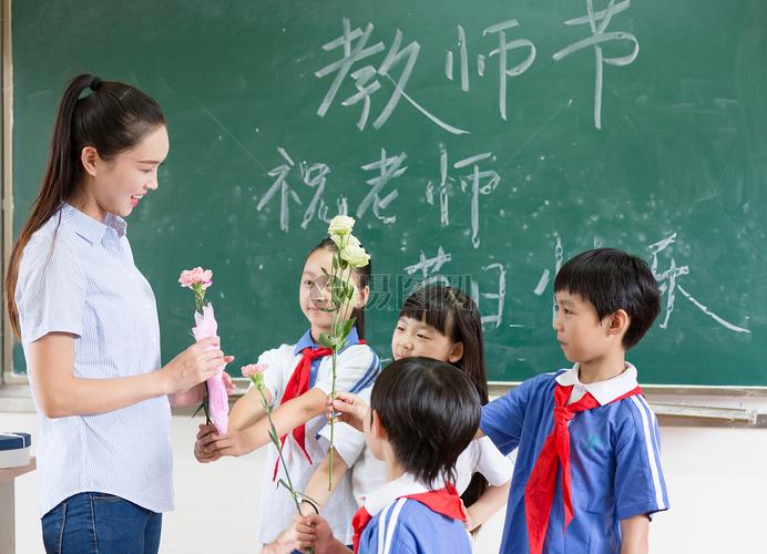 教师节送幼儿园老师,教师节送幼儿园老师什么礼物合适,教师节送花怎样发通知?