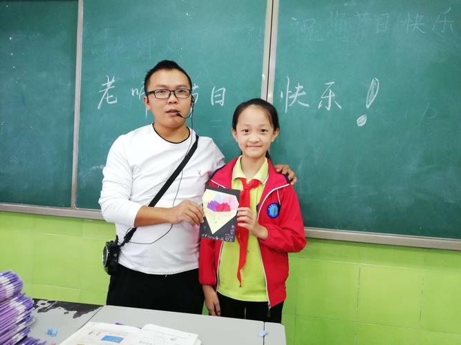 拜访老师礼物,拜访老师礼物先拿还是后拿,我是一名学生,想在学校入党,想给老师送礼,该送什么样的合适呢?