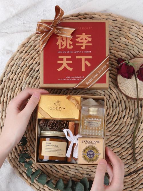 教师节给大学老师礼物，教师节给大学老师礼物送什么，教师节送老师什么礼物好？