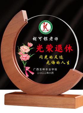 老师退休送啥,老师退休送啥纪念品,退休教师取暖费补贴多少钱?