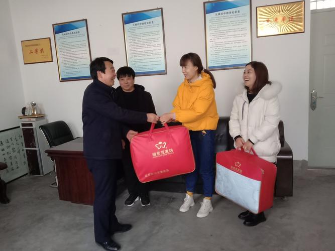 回校看望老师送,回校看望老师送什么礼物好,大学生支教回来的待遇?