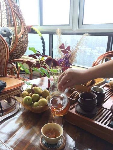 养生乘礼老师,,去朋友家吃饭送茶叶可以吗?