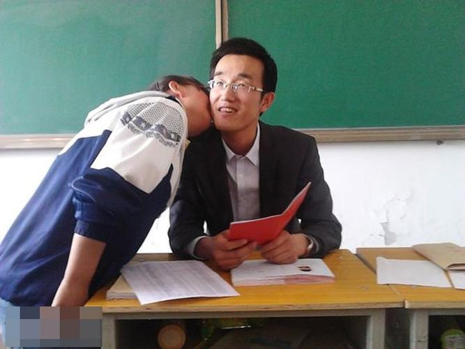 给女老师送礼技巧,,急,亲们帮忙,挂科拿不到毕业证给老师送钱,应该怎么送?