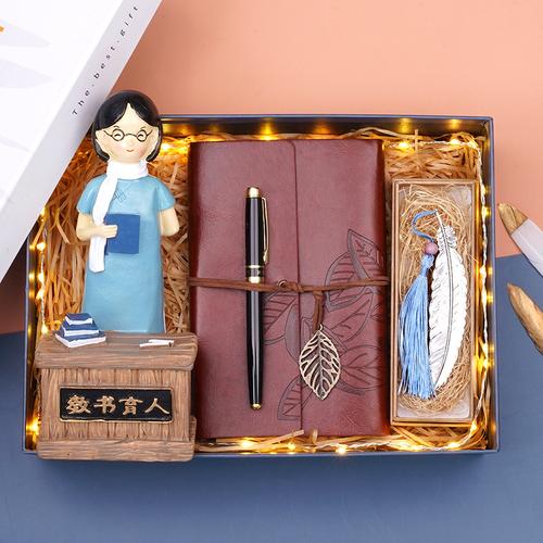拿钥匙送老师礼物,,儿子刚上一年级,教师节班主任是男老师该送什么礼物适合?