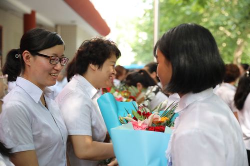 上大学送老师东西,大学给老师送东西,上大学送老师东西