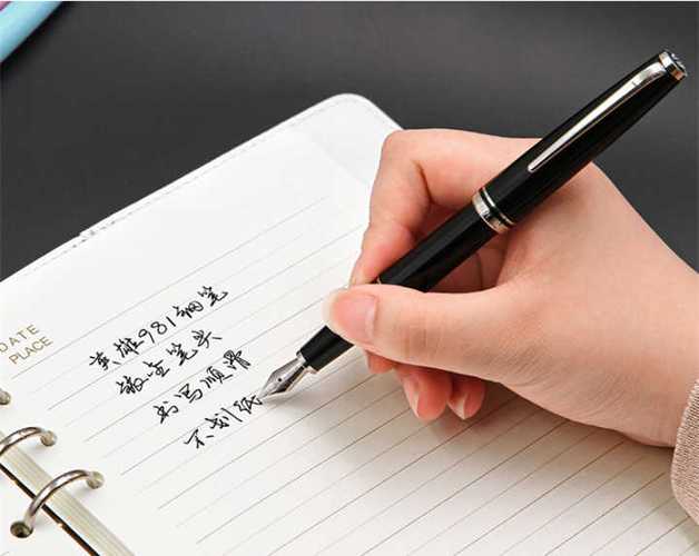 学生可以送老师钢笔吗,学生可以送老师钢笔吗女生,给幼儿园老师300块钱购物卡少吗?