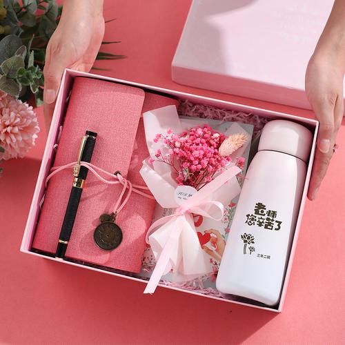 学生送新婚老师的礼物,学生送新婚老师的礼物送什么,送老师礼物前十件排名是怎样的?