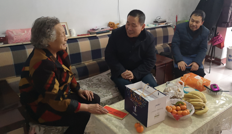 春节给老师送啥礼,春节给老师送啥礼物,事业单位退休教师春节发放慰问金吗?