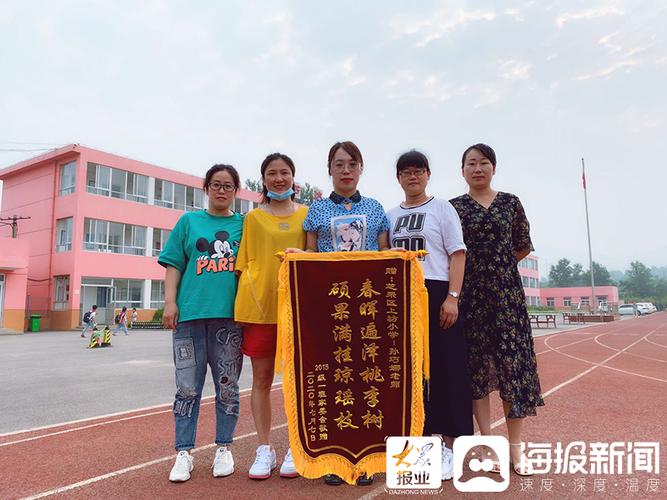 毕业同学应该送老师啥,,急,亲们帮忙,挂科拿不到毕业证给老师送钱,应该怎么送?