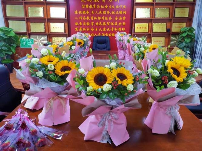 回母校看老师送啥,回母校看老师送啥花,回母校看老师送啥