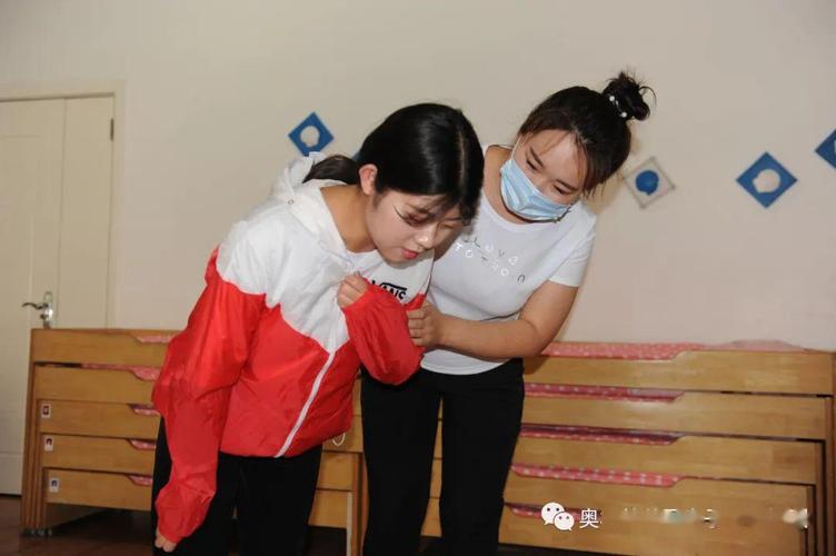 老师生病了看望礼物,,孩子在学校发烧老师送医院,该怎么感谢呢?