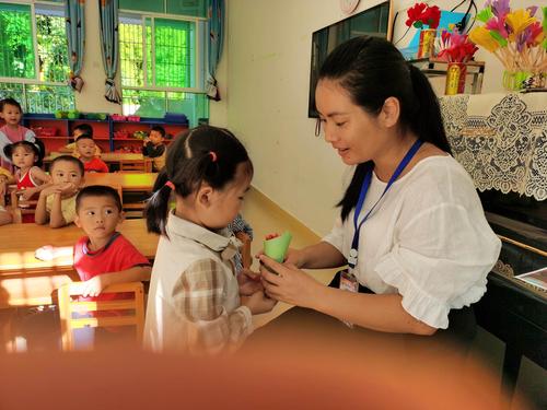 幼儿老师送给小朋友礼物,幼儿老师送给小朋友礼物的文案,幼儿老师送给小朋友礼物
