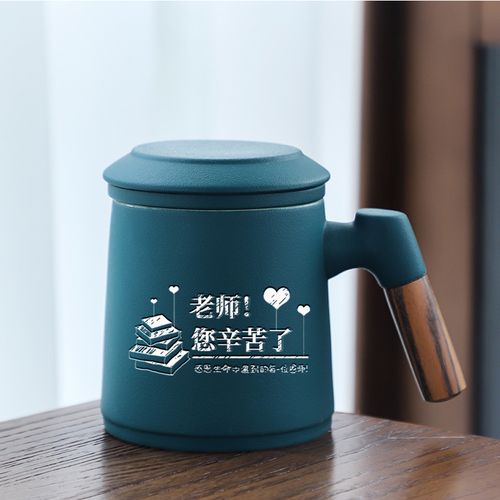 老师送水杯给给学生,,学生送了个水杯老师能收么?