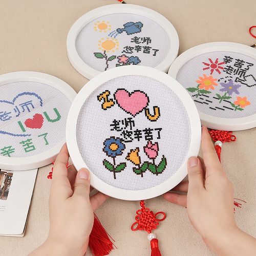 刺绣老师教师节礼物,刺绣老师教师节礼物送什么,肖战送的苏绣多少钱?