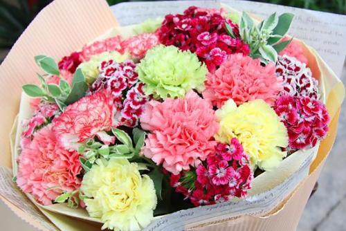 元旦送老师花合适吗,,2022年元旦节送老师什么比较好?