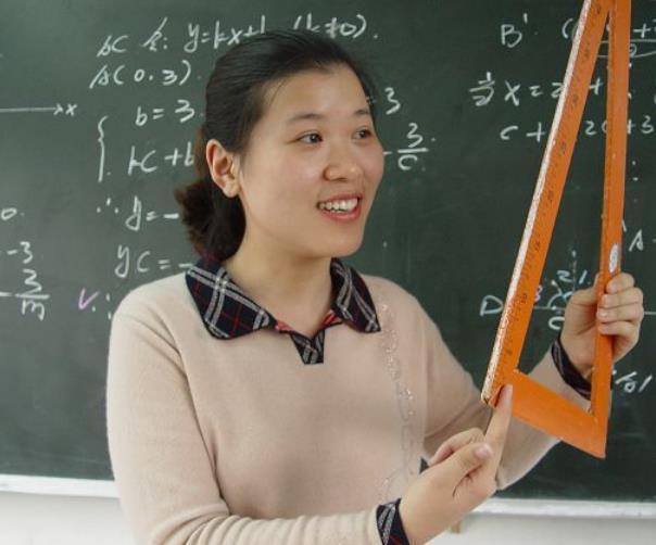 老师保留学生送东西，老师保留学生送东西违法吗，大体老师最后怎么处理？