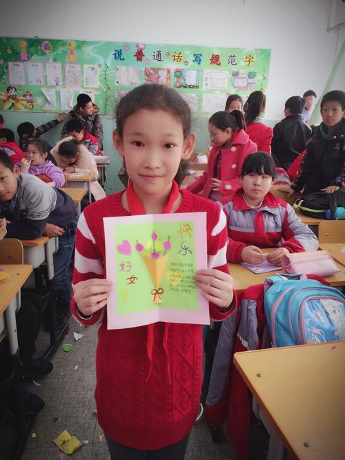 38节需要送老师礼物吗，38节需要送老师礼物吗请问，一年级小孩发烧该不该送上学？