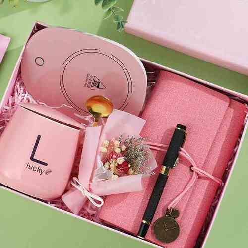 元旦节老师的生日礼物，元旦节老师的生日礼物送什么，学生元旦奖品？