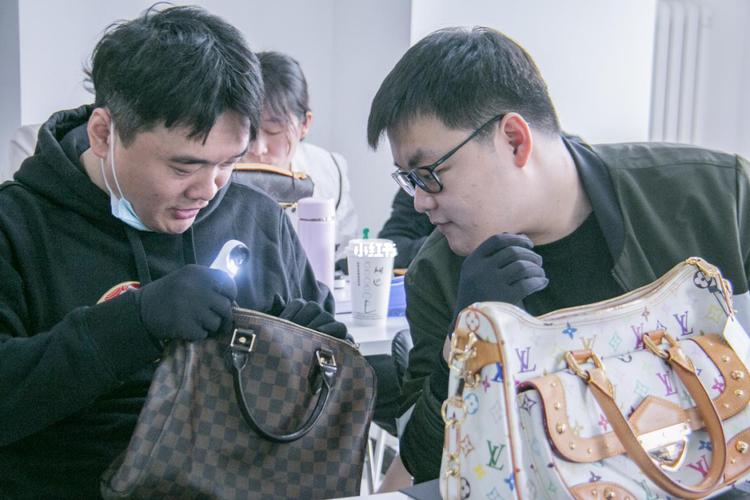毕业送大学老师奢侈品,毕业送大学老师奢侈品合适吗,古代给先生送肉叫什么?