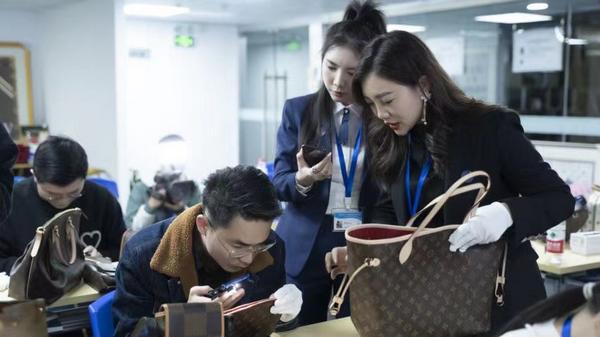 毕业送大学老师奢侈品,毕业送大学老师奢侈品合适吗,古代给先生送肉叫什么?