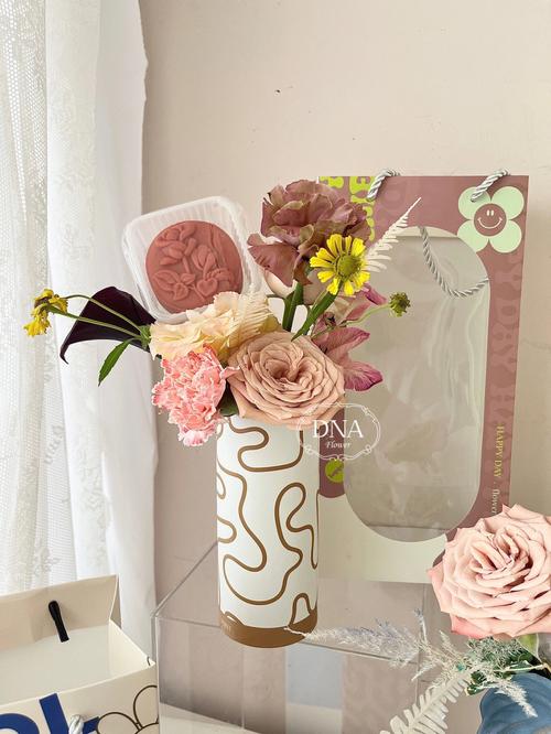 笔筒教师节送给老师可以吗，，给导师送什么礼物？