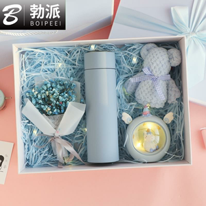 衣服店送客户什么小礼品，衣服店送客户什么小礼品好，女生送男生什么礼物既便宜又实用？
