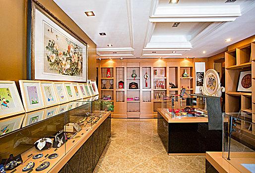 工艺礼品店，工艺礼品店铺图片，礼品店里有什么？