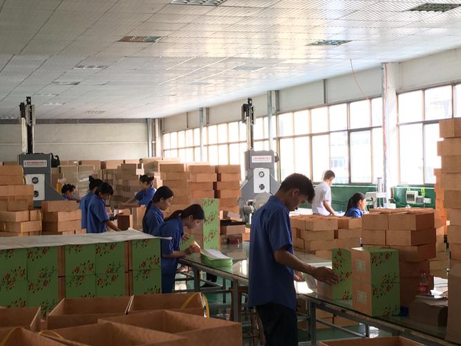 礼品包装盒厂，礼品包装盒厂流水线，送礼物的包装盒怎么做？