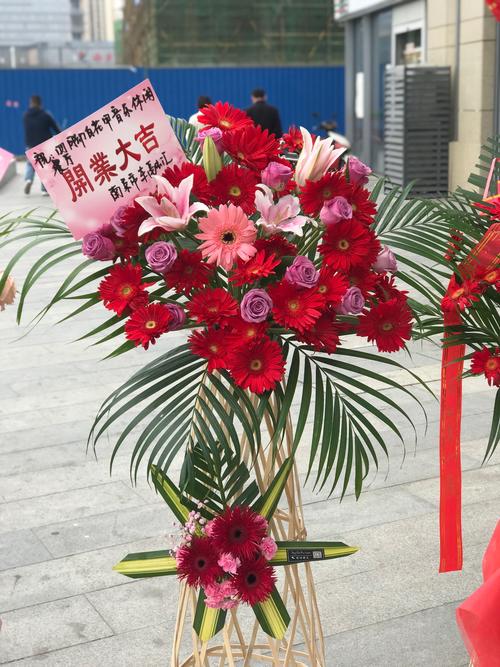邀请客户开业送什么礼好,邀请客户参加开业典礼短信,开业怎样叫朋友送花篮呢?