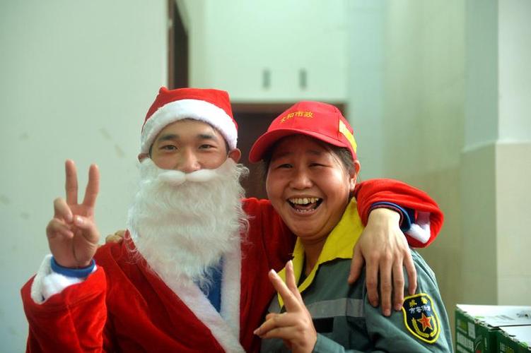 圣诞节送什么东西给客户好,圣诞节送什么东西给客户好呢,送环卫工人温暖的礼物?