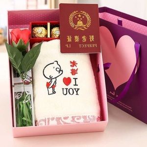 给老婆过生日送什么礼物好，给老婆过生日送什么礼物好32岁，老婆26岁生日快到了，送什么礼物比较个性浪漫还得惊喜，让她感动？