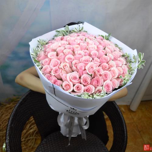 情人节给老婆送什么花,情人节给老婆送什么花好,情人节给媳妇送花应该送几朵?