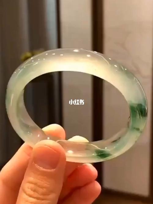 送老婆什么翡翠礼物,,给准儿媳送什么礼准儿媳不错,送什么礼物?
