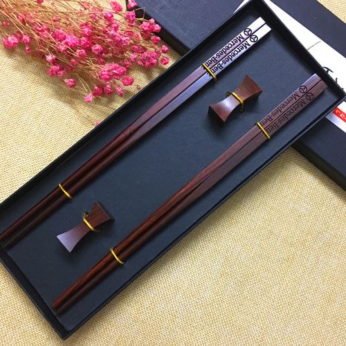 红木工艺礼品,红木工艺礼品筷子套装,奥拉星中假如赤月喊炎风挠自己的脚心炎风怎么做?