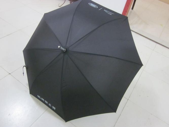 礼品雨伞定制,礼品雨伞定制厂家,车行给客户送礼品雨伞怎么样?