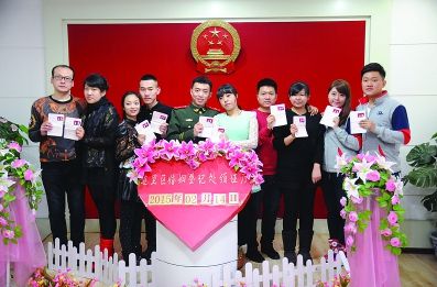 领结婚证送老婆什么礼物,领结婚证送老婆什么礼物好,领结婚证送什么礼物?