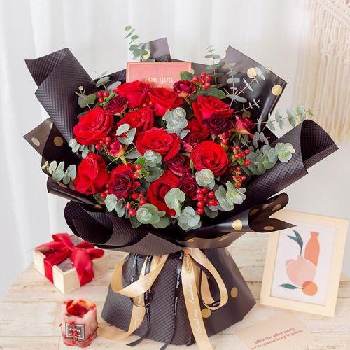 老婆30岁生日该送点什么,老婆30岁生日该送点什么礼物,30生日文案短句干净鲜花?