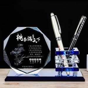 毕业礼品台,毕业礼品台怎么布置好看又简单,六年级小孩毕业男生送什么礼物?